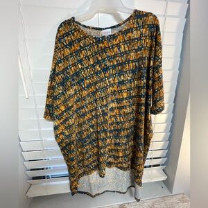 LuLaRoe “Irma” shirt